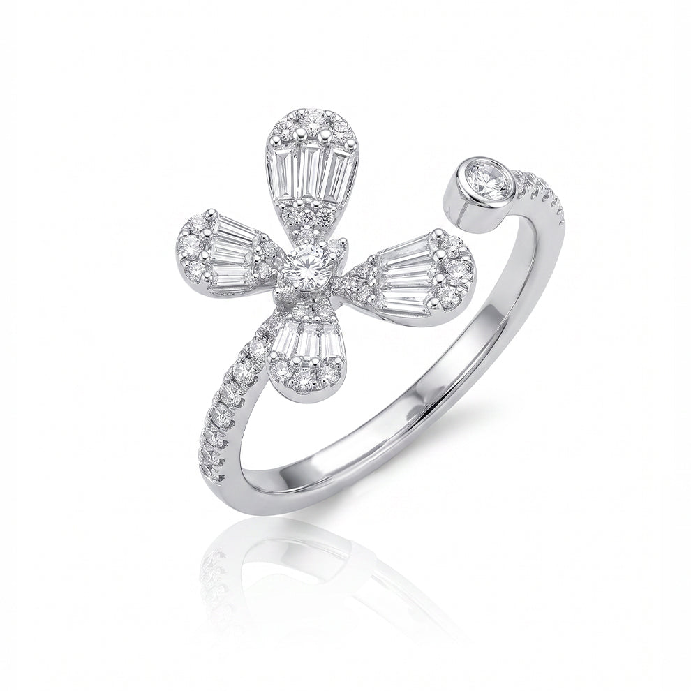18K White Gold Ring with Natural Diamonds