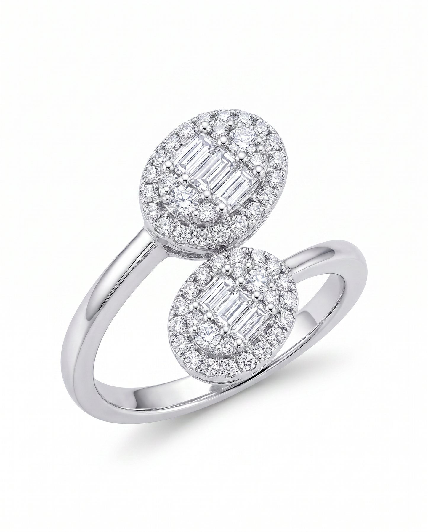 18K White Gold Ring with Natural Diamonds