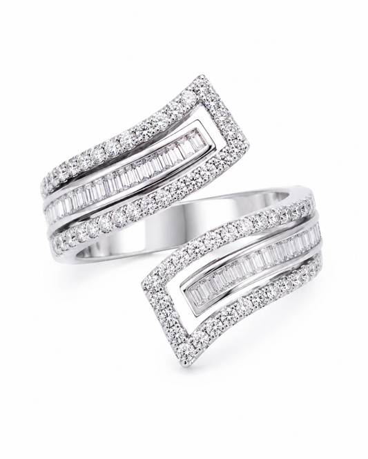 18K White Gold Ring with Natural Diamonds